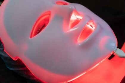 Exploring the Role of Red Light Masks in Modern Skincare